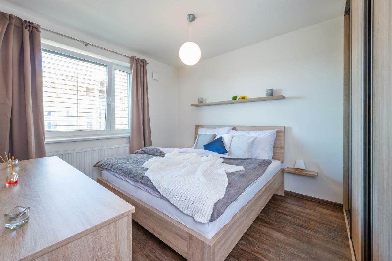 Riverside Apartments Чешка Будьовица Екстериор снимка