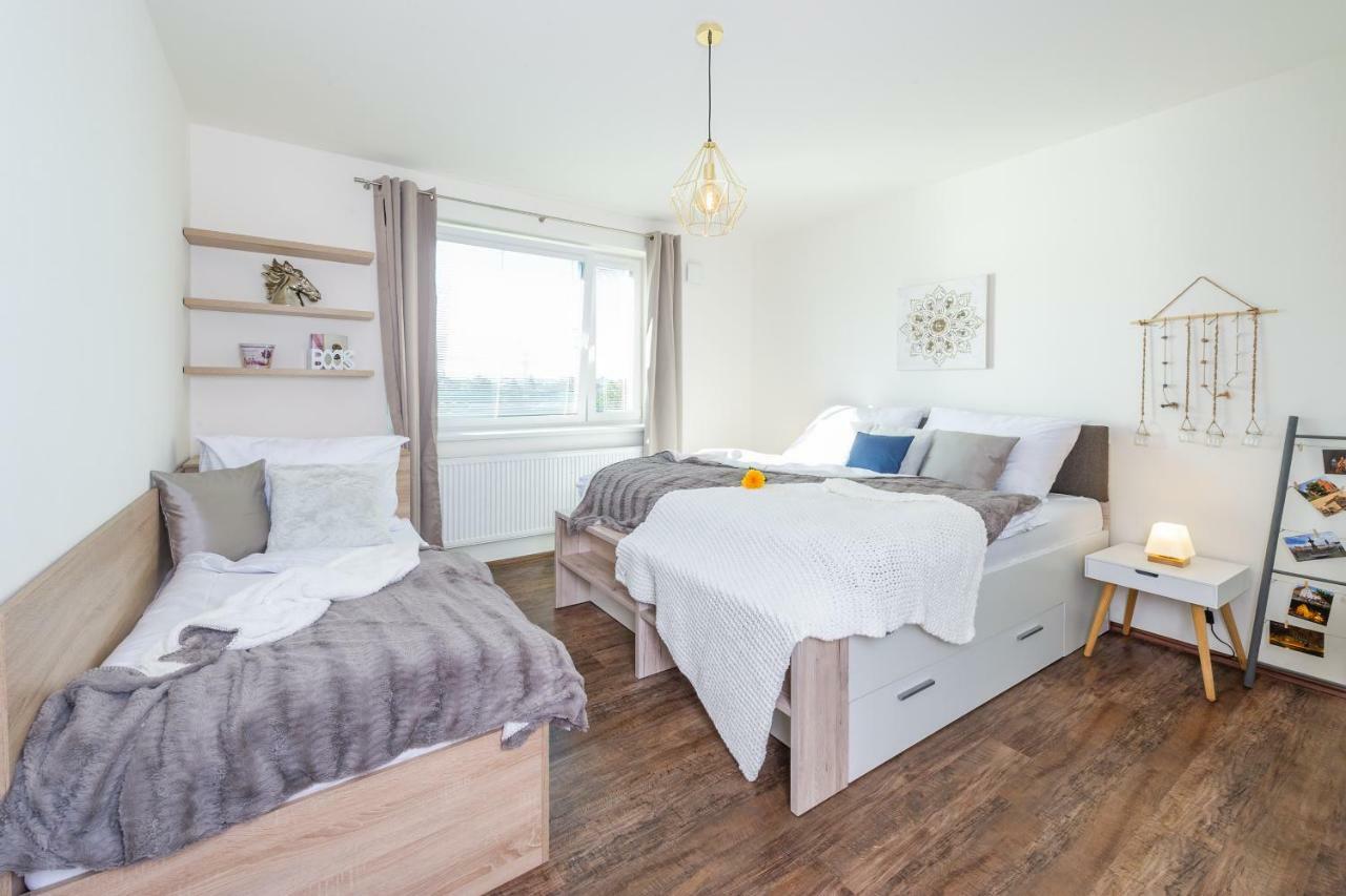 Riverside Apartments Чешка Будьовица Екстериор снимка