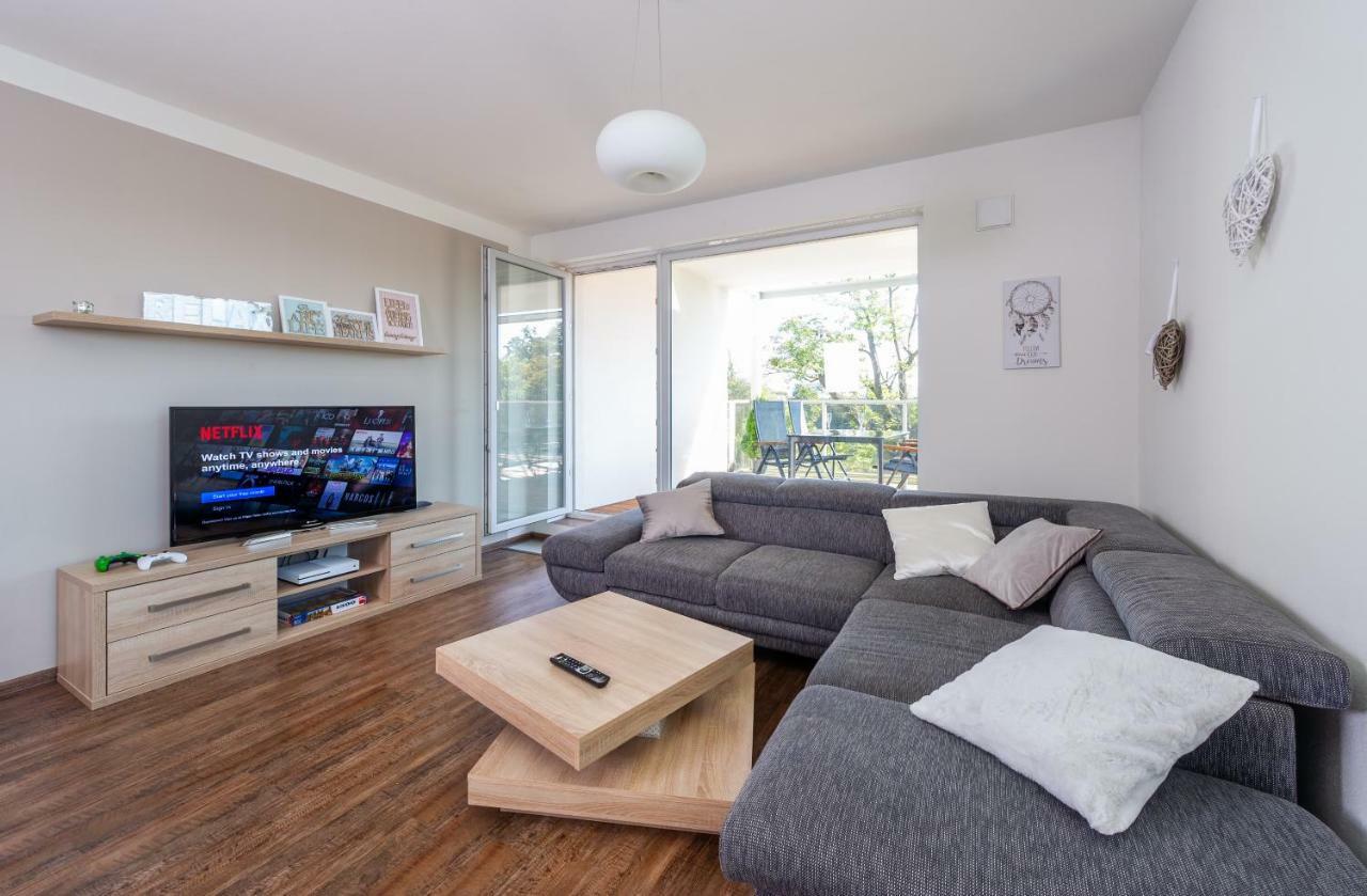 Riverside Apartments Чешка Будьовица Екстериор снимка