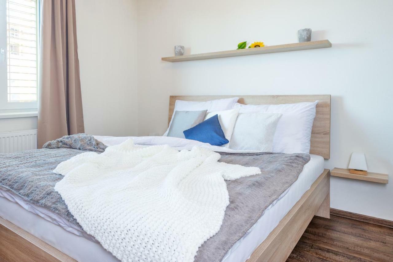 Riverside Apartments Чешка Будьовица Екстериор снимка