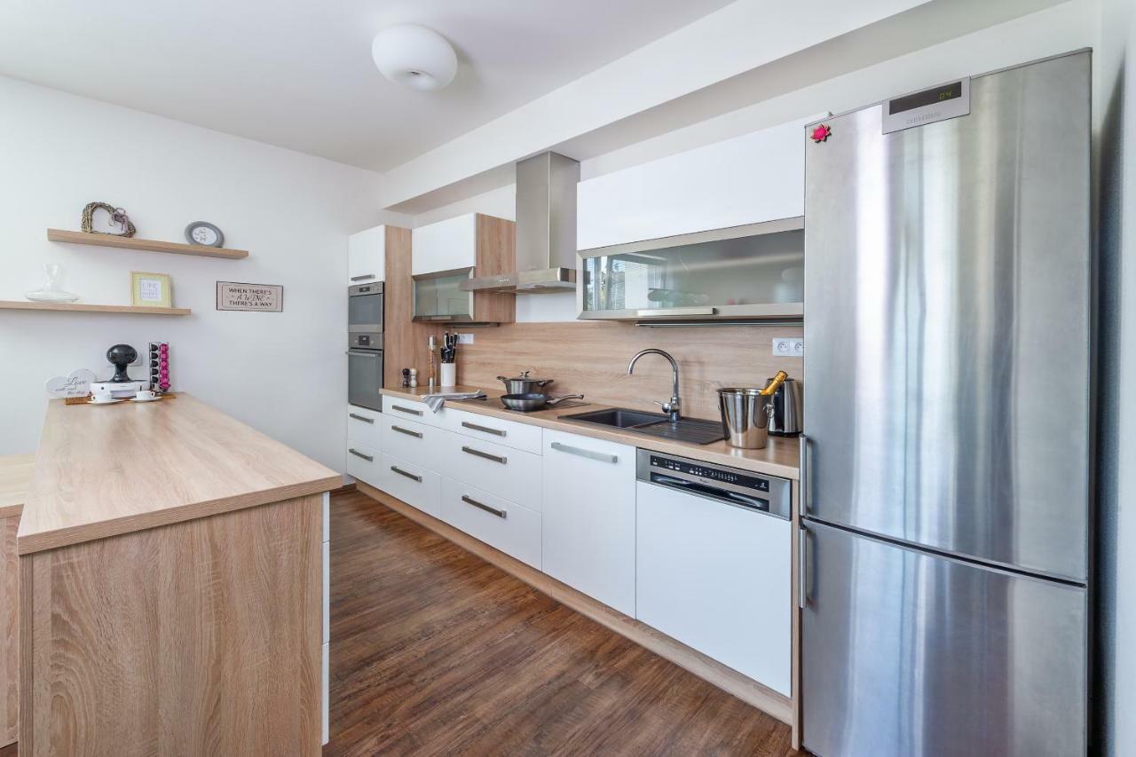Riverside Apartments Чешка Будьовица Екстериор снимка