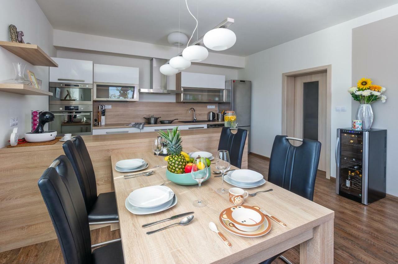 Riverside Apartments Чешка Будьовица Екстериор снимка