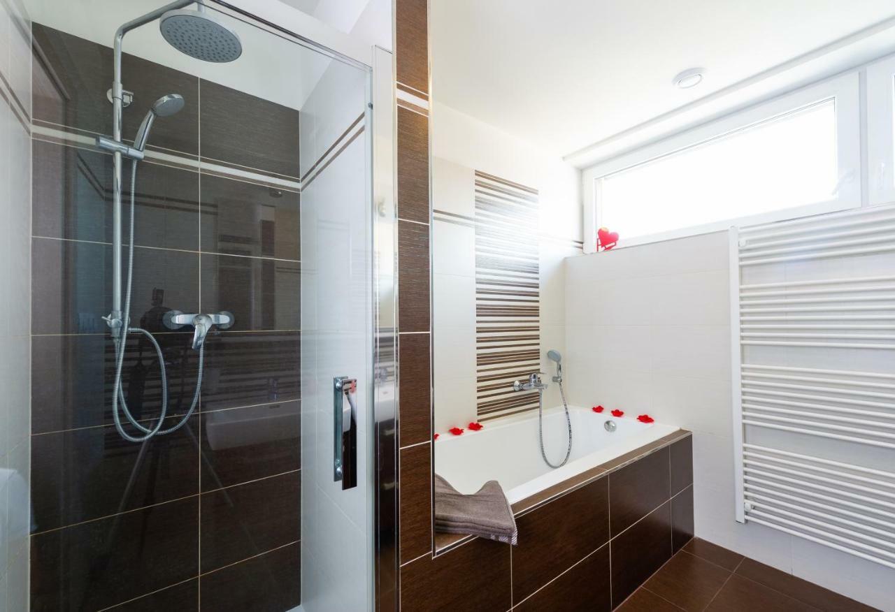 Riverside Apartments Чешка Будьовица Екстериор снимка